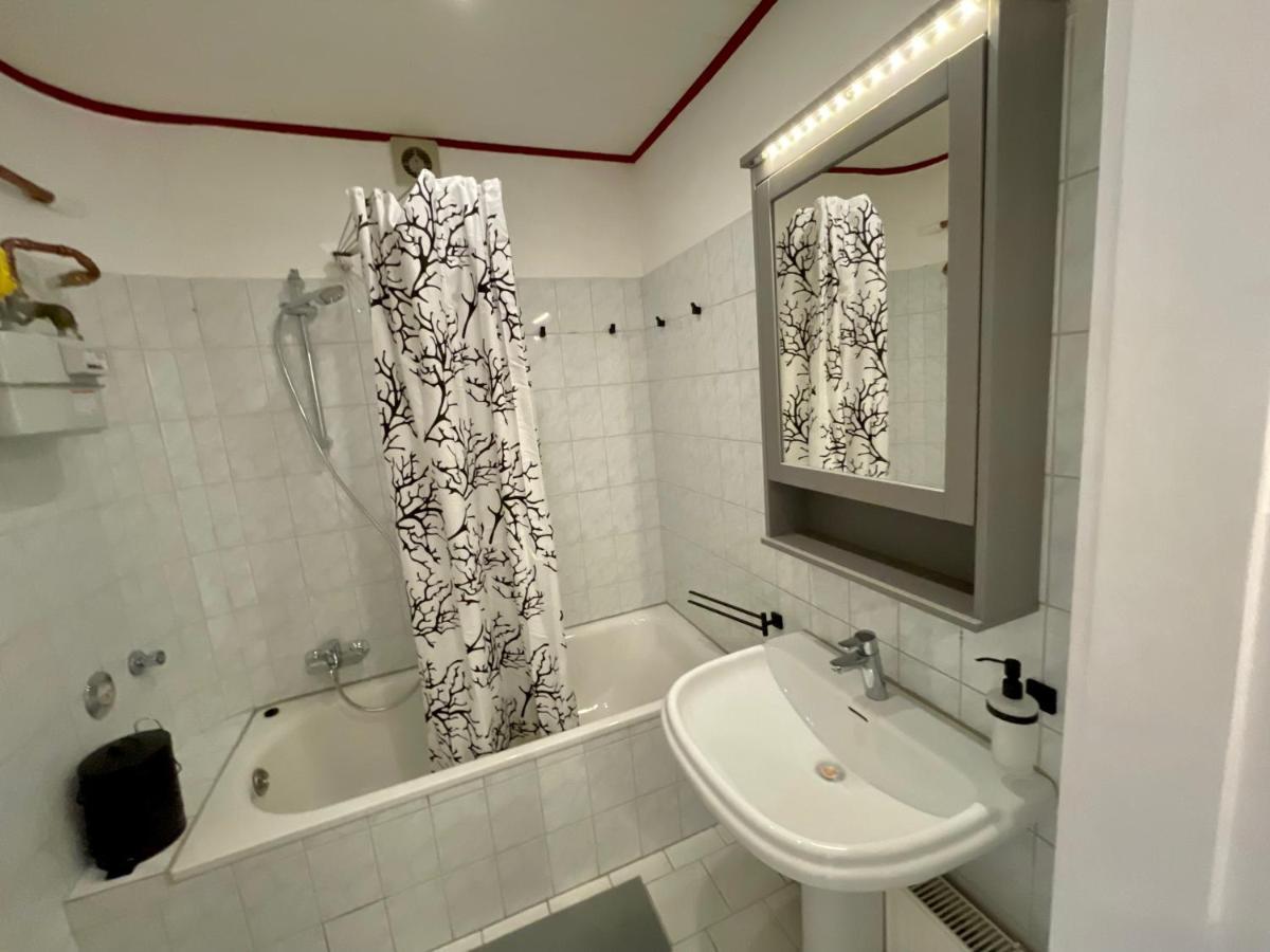 Purple Kitchen - Apartment Mit Grosser Wohnkueche ブレーマーハーフェン エクステリア 写真