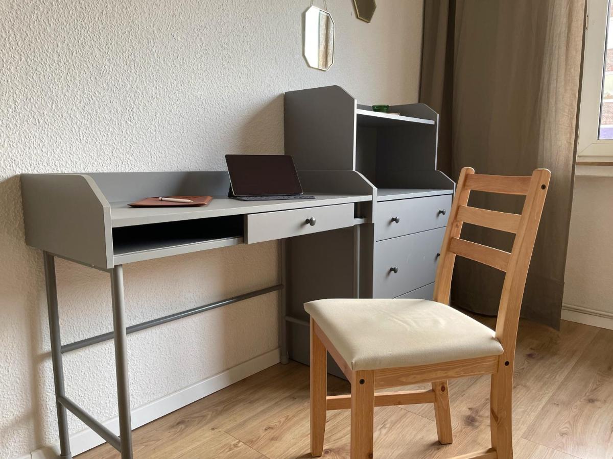 Purple Kitchen - Apartment Mit Grosser Wohnkueche ブレーマーハーフェン エクステリア 写真