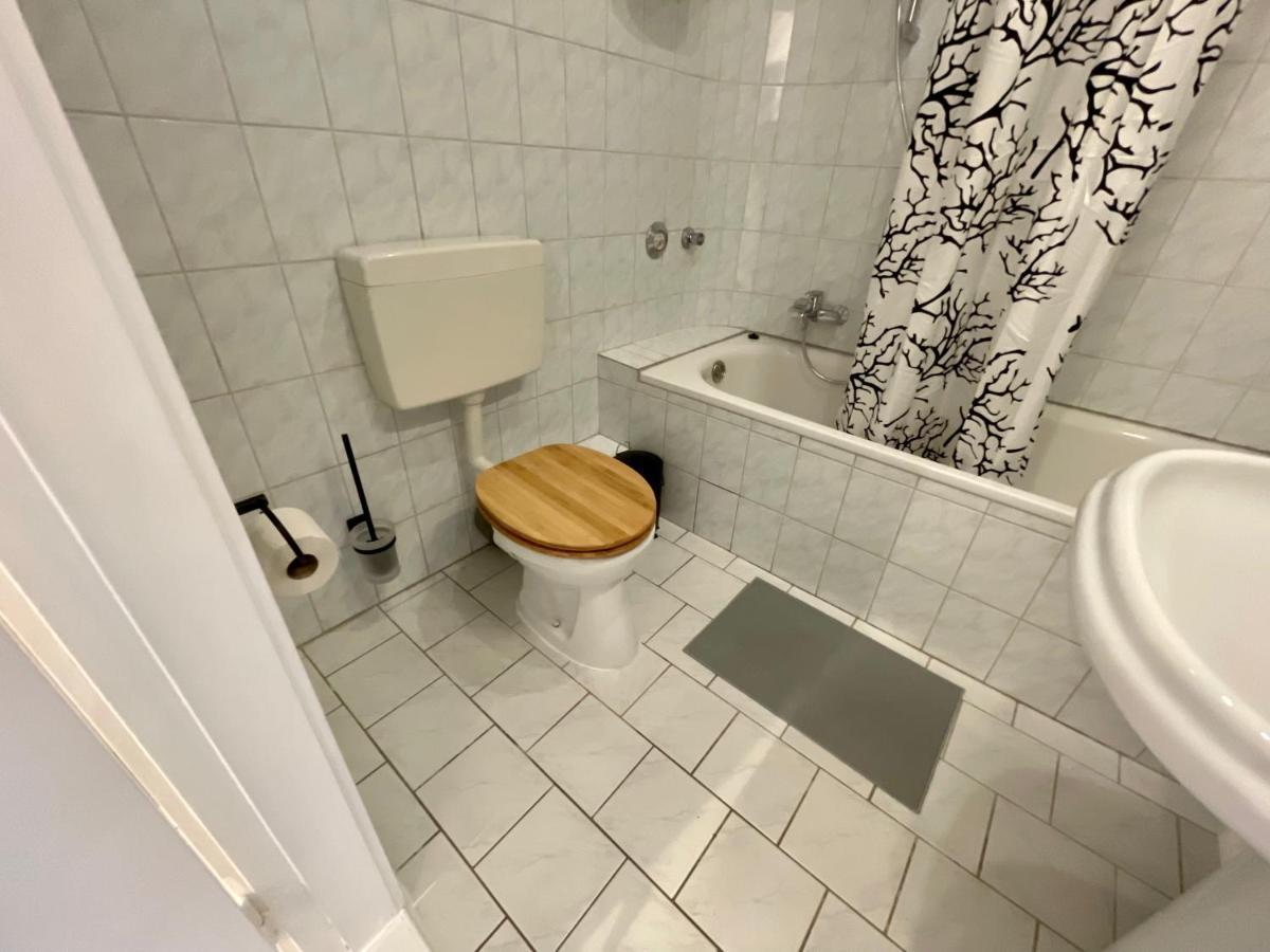 Purple Kitchen - Apartment Mit Grosser Wohnkueche ブレーマーハーフェン エクステリア 写真